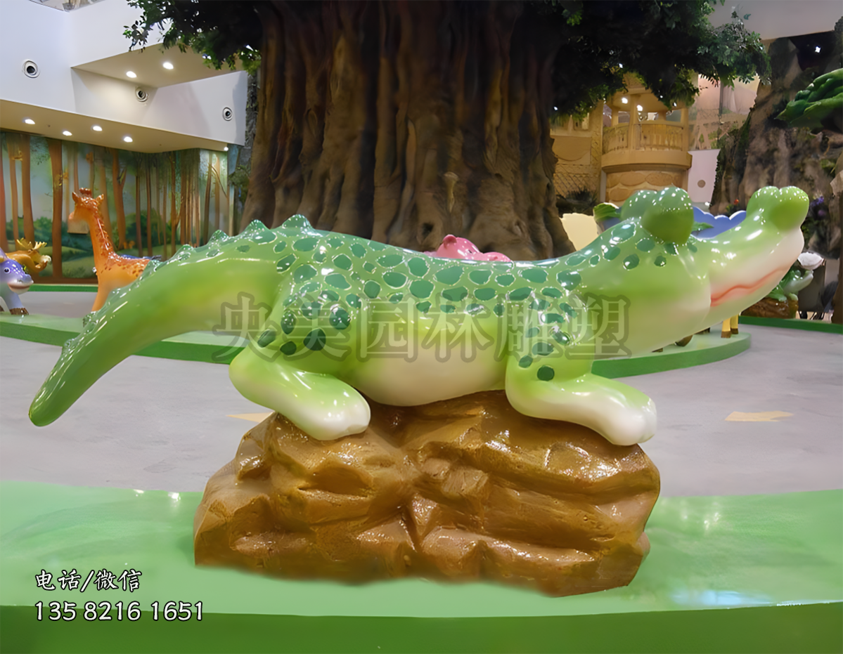 玻璃鋼卡通鱷魚雕塑造型