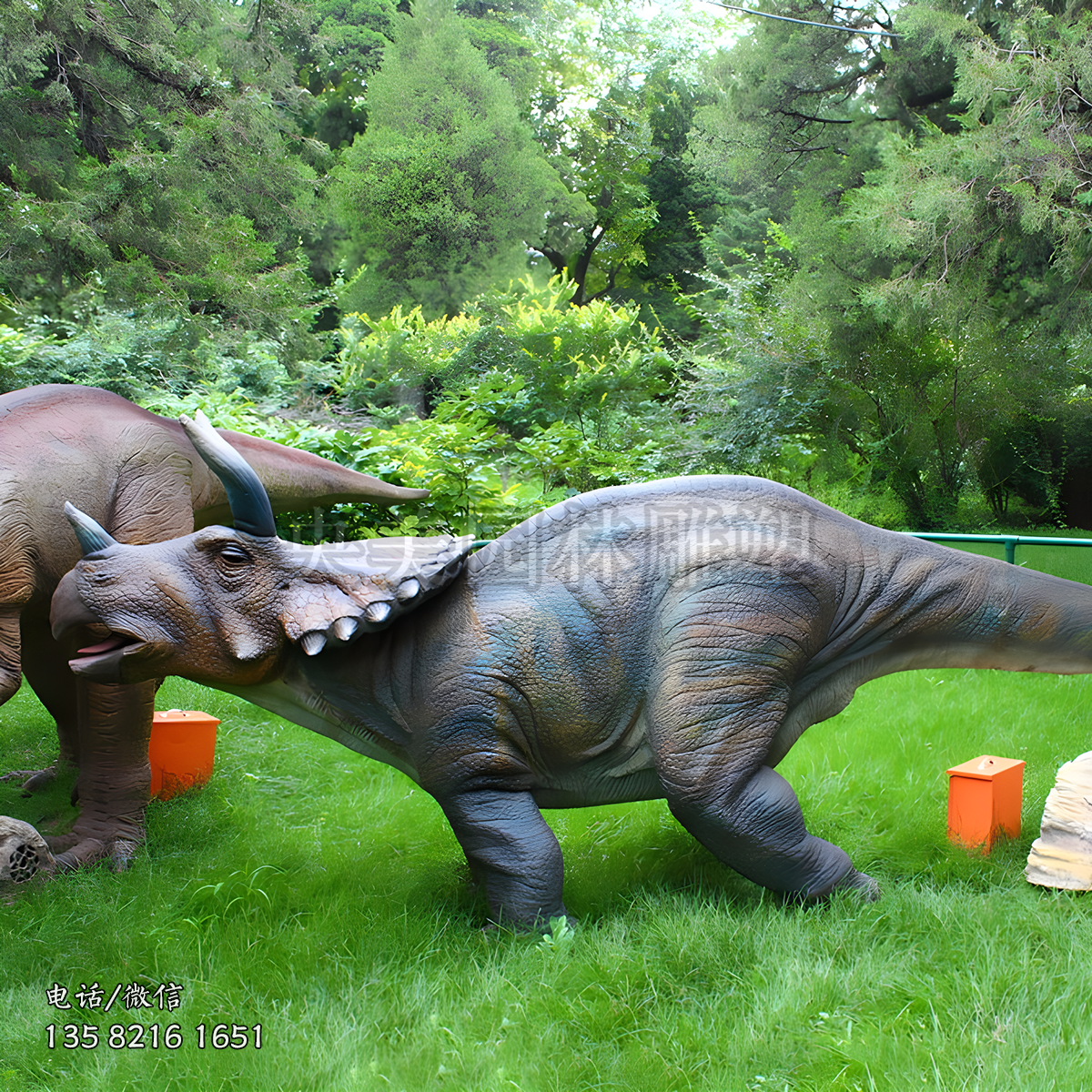 玻璃鋼仿真三角龍雕塑