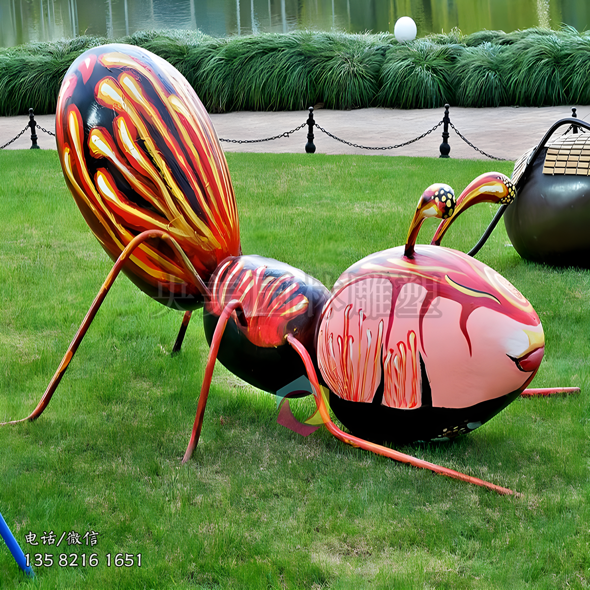 撒嬌賣萌的玻璃鋼彩繪螞蟻雕塑