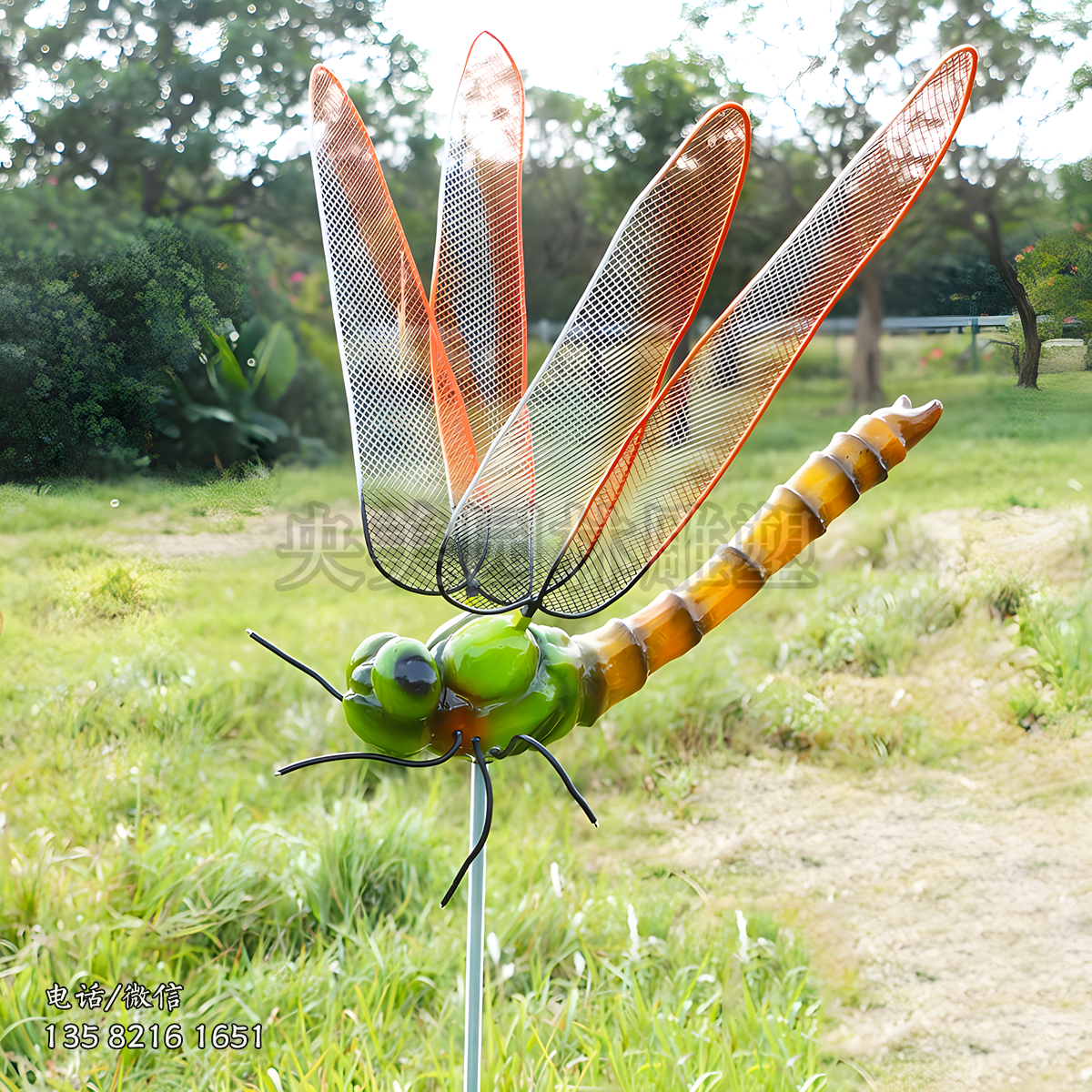 玻璃鋼彩繪蜻蜓雕塑插件
