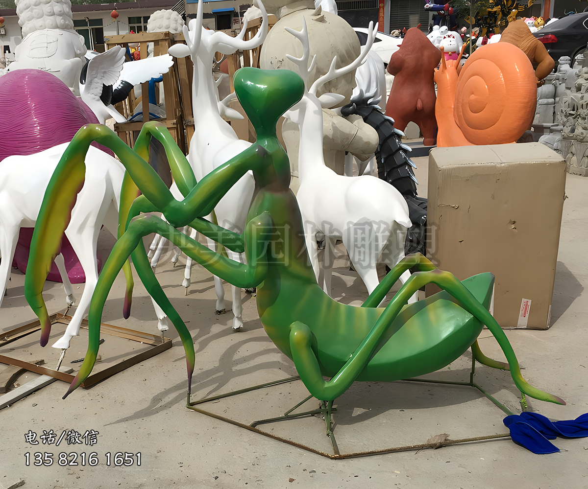 玻璃鋼螳螂雕塑