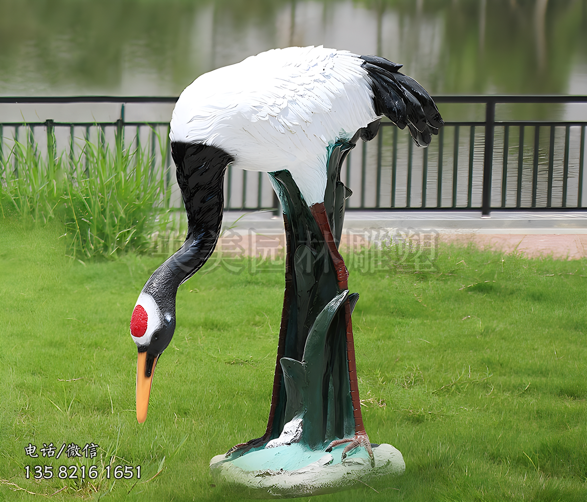 玻璃鋼仿真低頭仙鶴雕塑