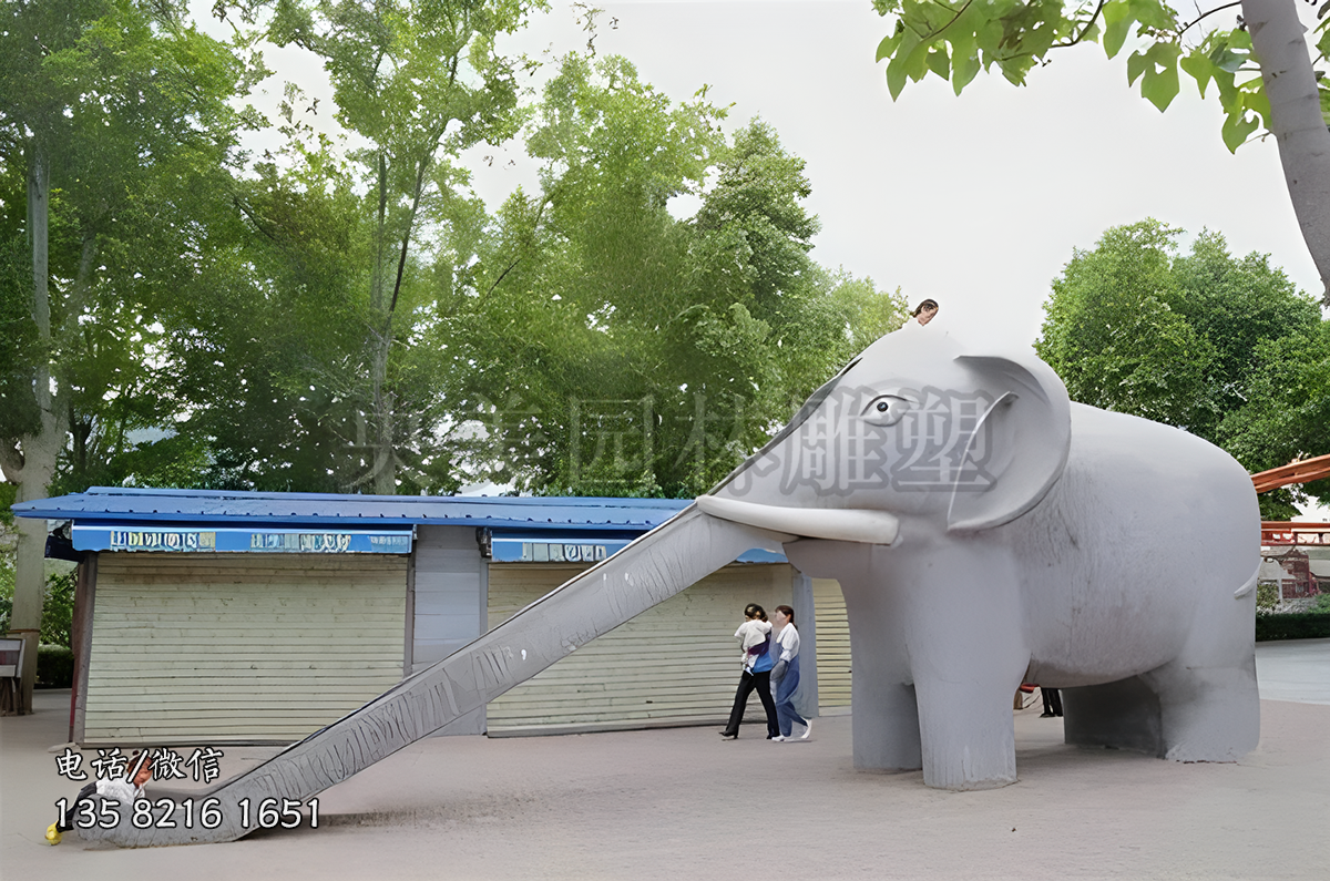 長鼻子大象雕塑滑梯