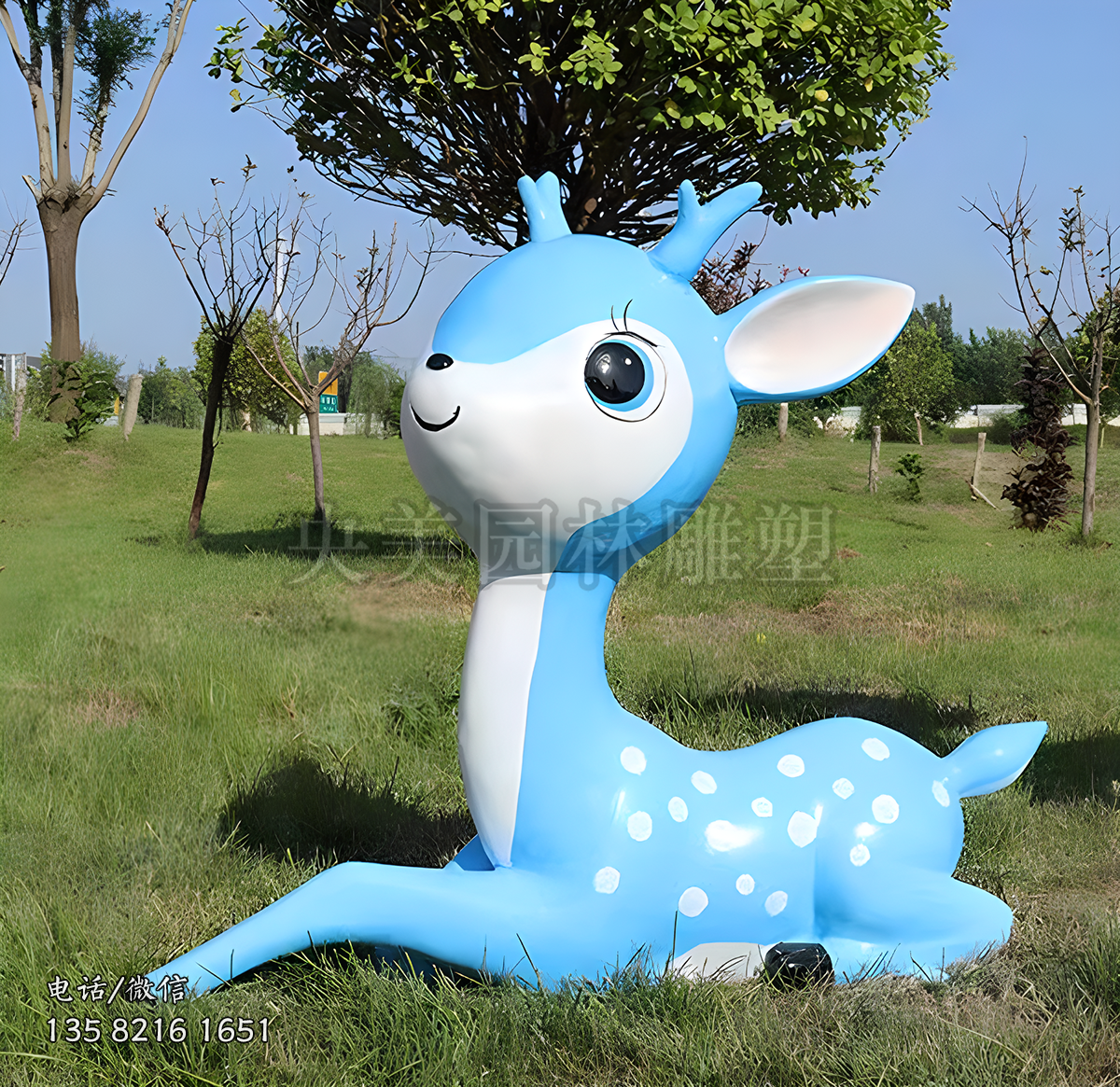 藍色臥地玻璃鋼卡通梅花鹿雕塑