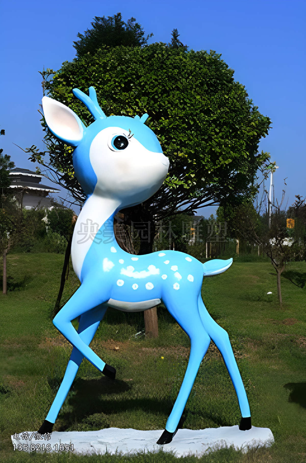 藍(lán)色回頭張望玻璃鋼卡通梅花鹿雕塑