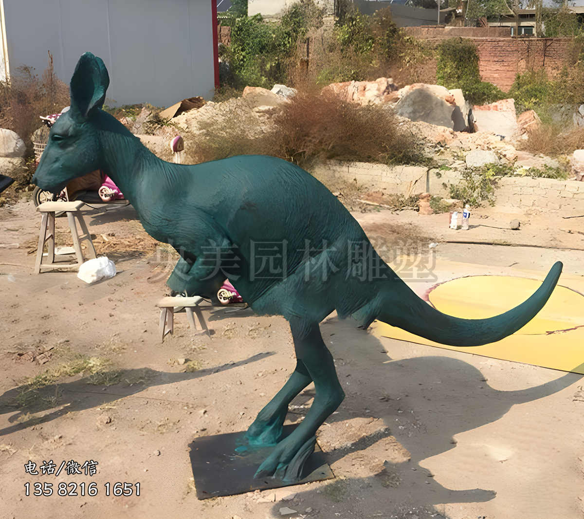 青銅鑄造袋鼠雕塑