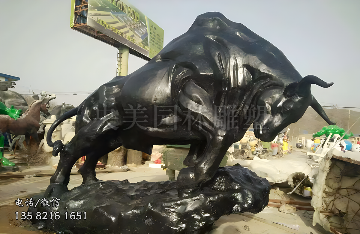 玻璃鋼仿銅開(kāi)荒牛雕塑