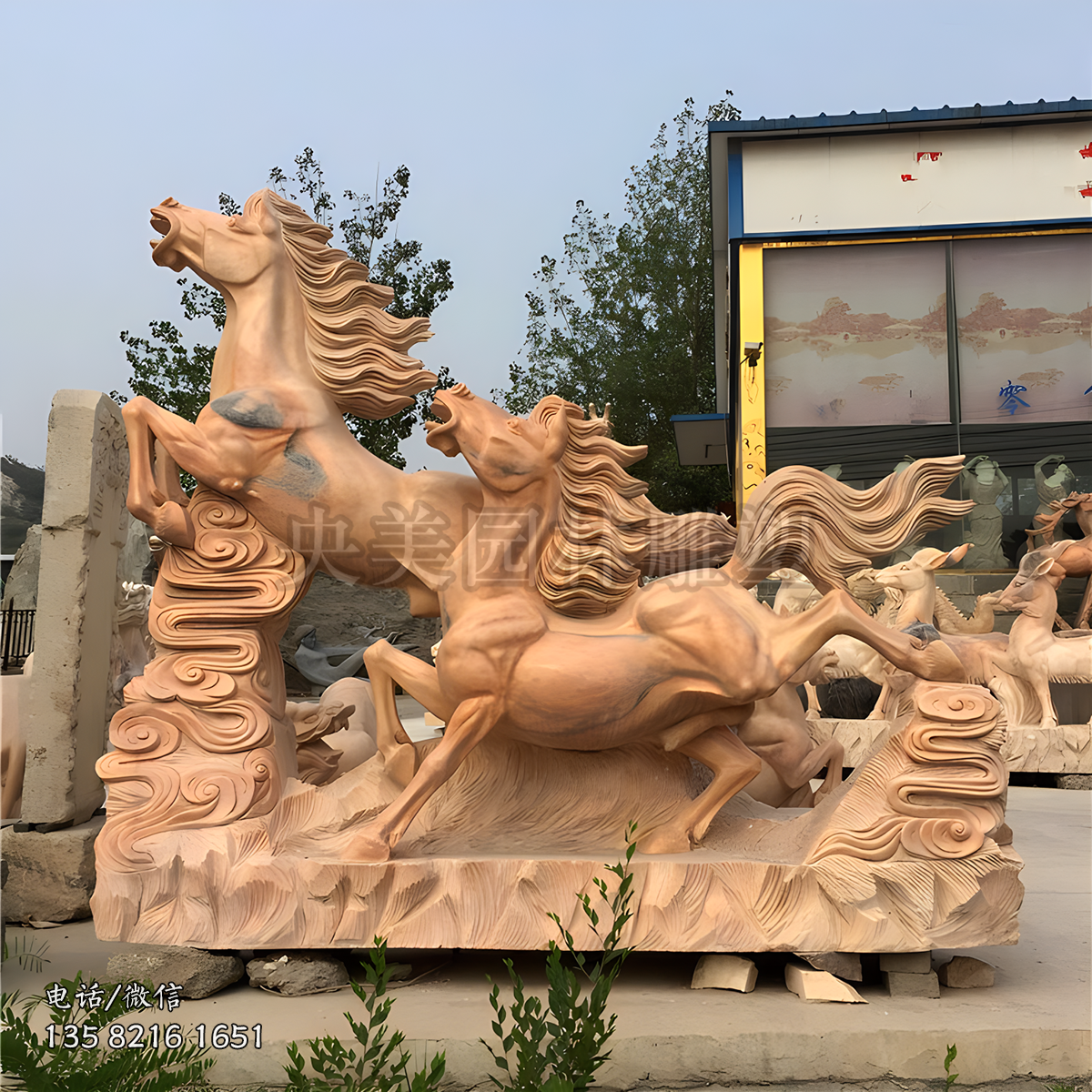 晚霞紅景觀馬兒石雕