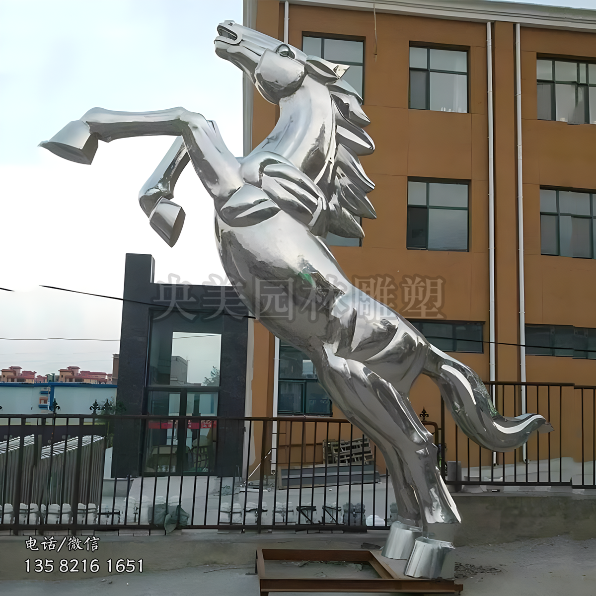 鏡面不銹鋼立馬景觀雕塑