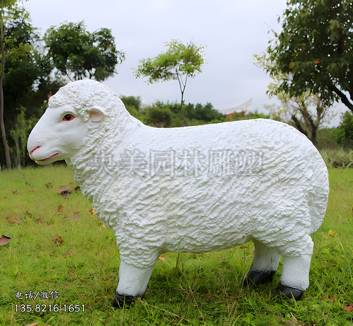 白色抬頭綿羊玻璃鋼仿真動(dòng)物雕塑