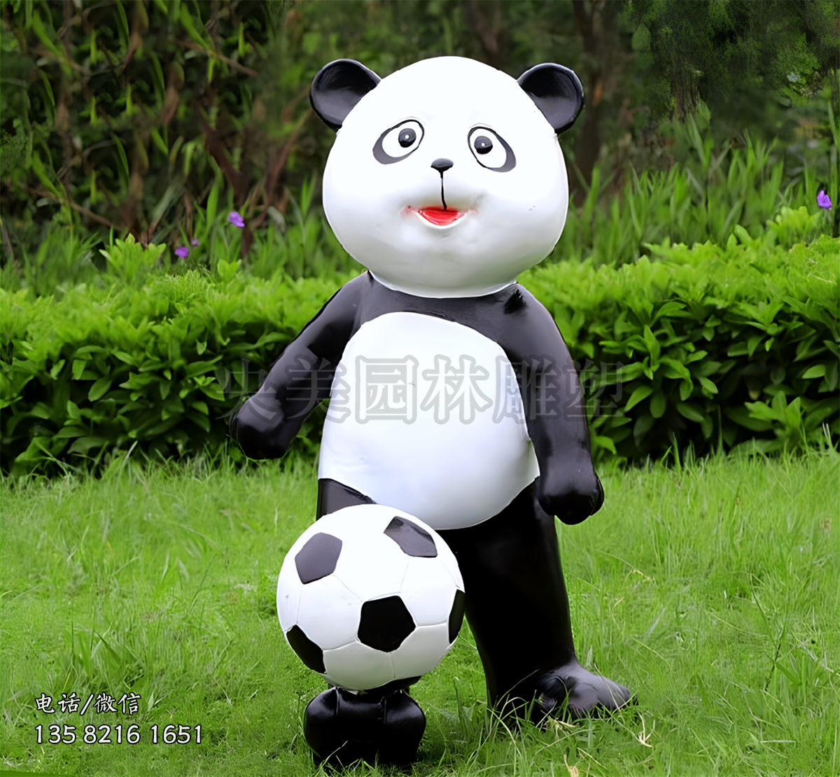 玻璃鋼顛球的熊貓雕塑