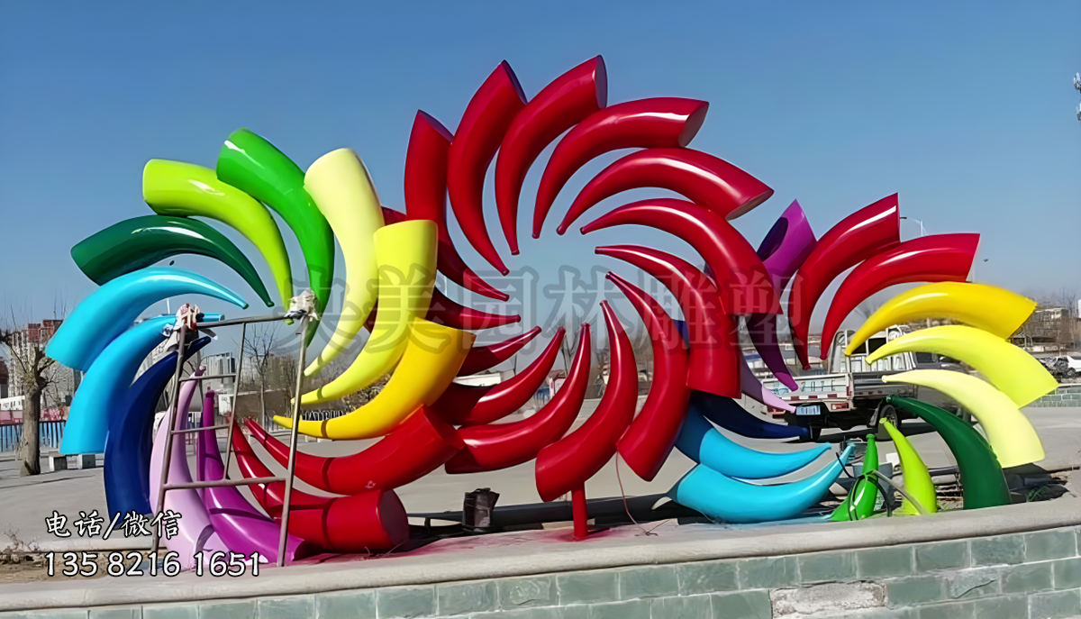 花朵造型彩繪風(fēng)車景觀