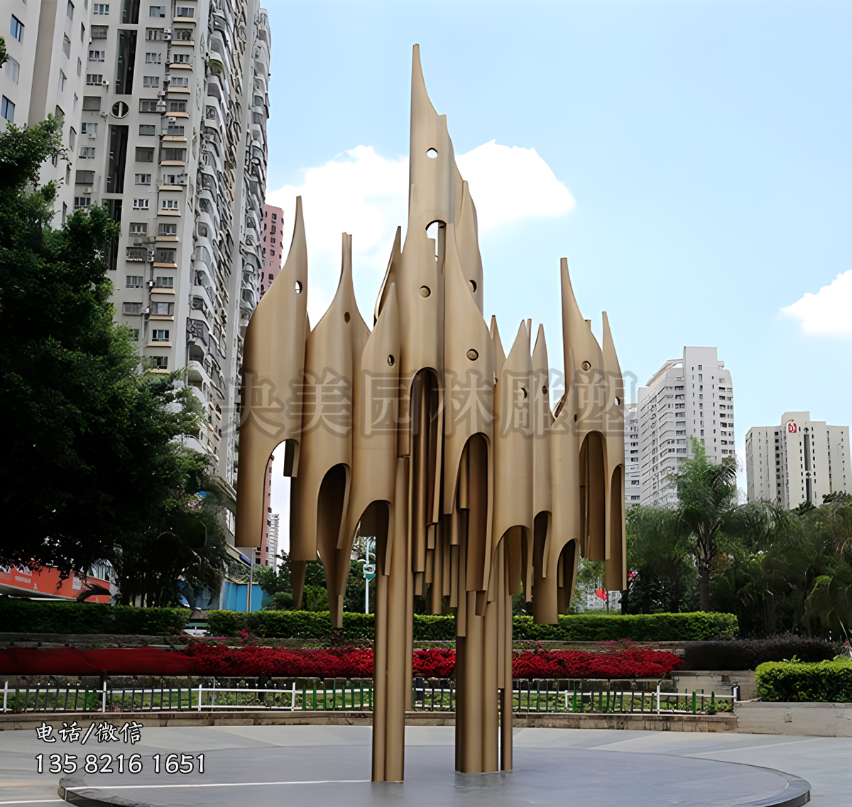 由多個(gè)鋼筆筆頭組成的不銹鋼景觀雕塑