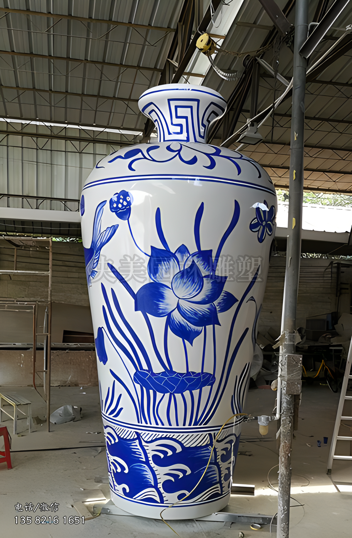 玻璃鋼放景泰藍(lán)花瓶雕塑