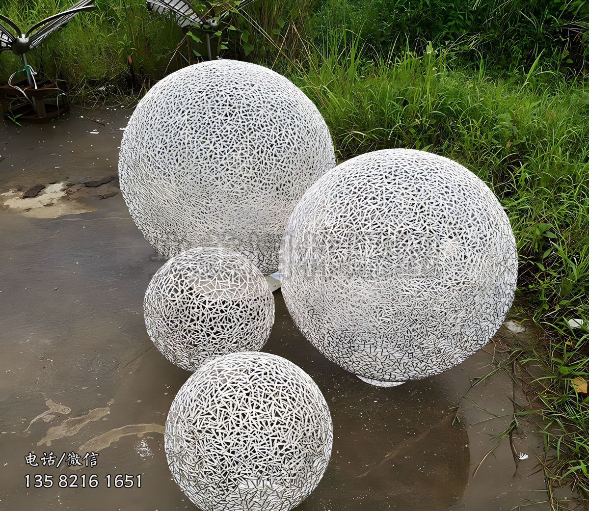 編織網(wǎng)格鏤空球雕塑擺件