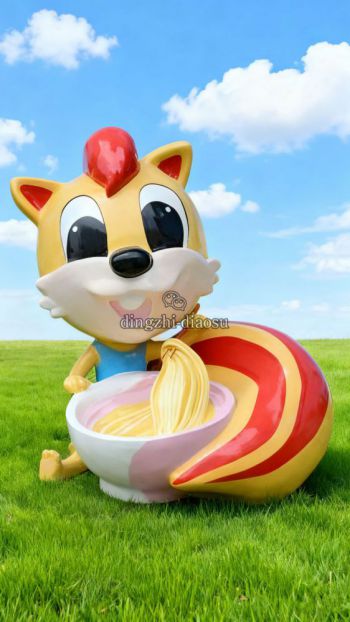 玻璃鋼卡通松鼠雕塑