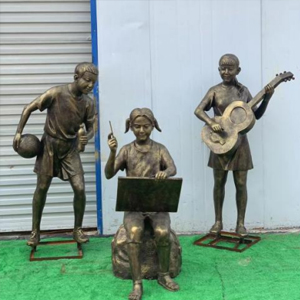 校園學(xué)生寫生彈吉他 玻璃鋼仿銅